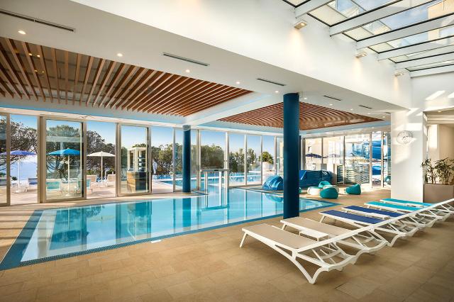 valamar-girandella-resort-maro-suites-indoor-pool-view_05-02-2024-131342.jpg