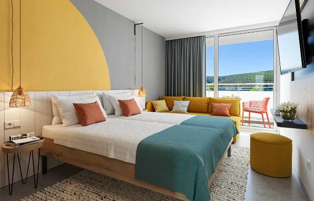 rabac-sunny-hotel-residence-room-for-2-3-seaside-01-viz (1)_07-02-2024-100107.jpg