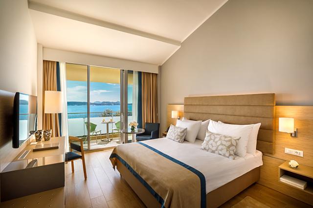 valamar-argosy-hotel-superior-twin-room-balcony-seaside_20-02-2019-160142.jpg