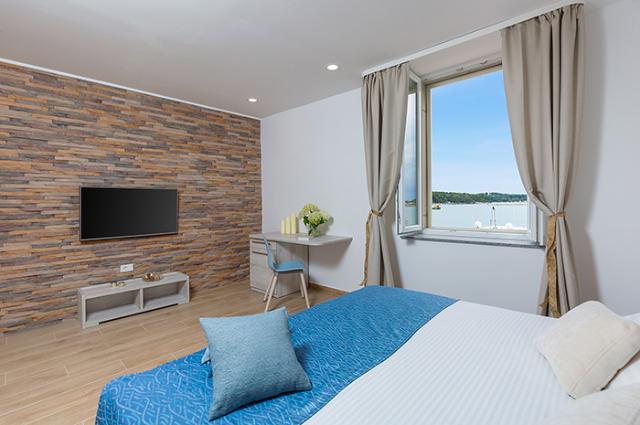 valamar-riviera-hotel-and-residence-old-town-room-2-persons-seaview_11-03-2019-122627.jpg