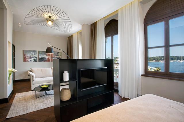 valamar-riviera-hotel-and-residence-villa-giulietta-junior-suite-seaview_11-03-2019-122637.jpg