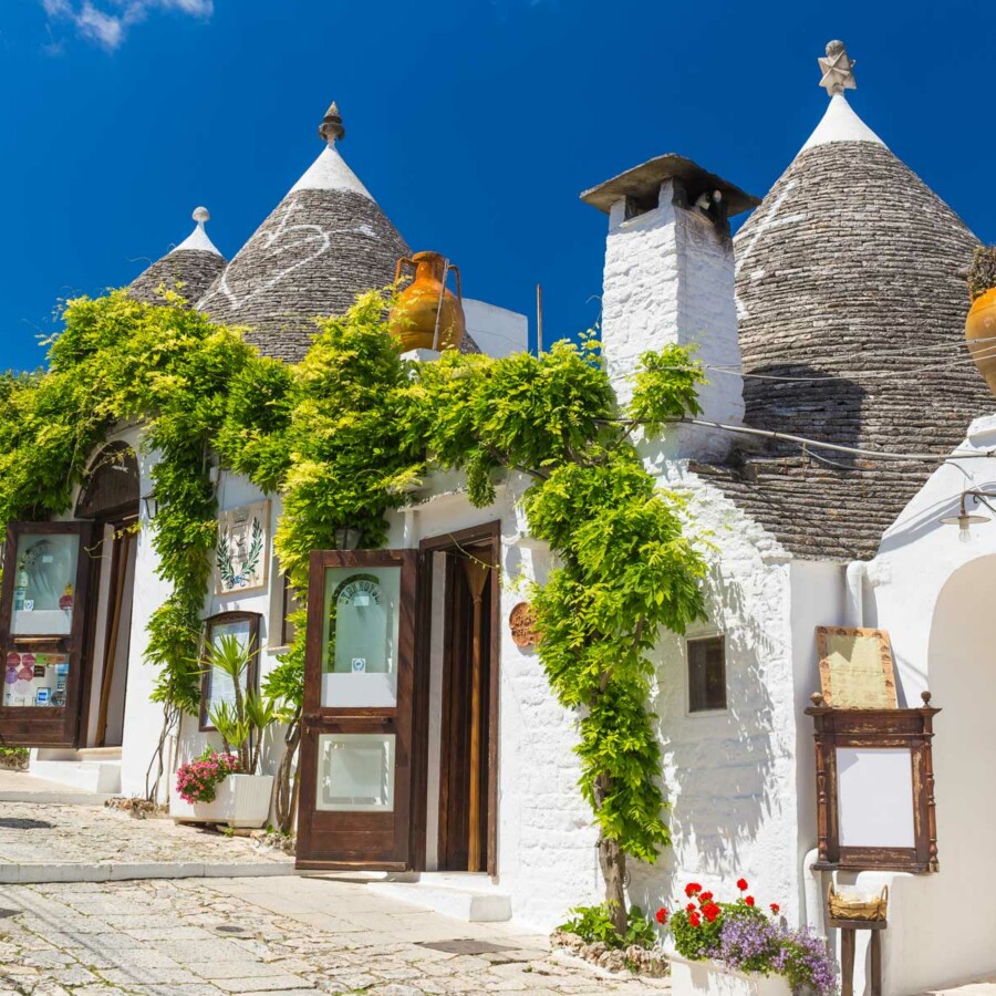 alberobello-italija-900x900-ddda68